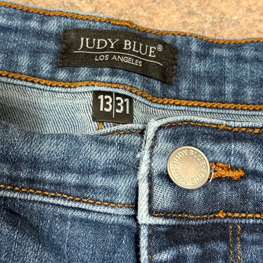 Judy Blue High-Rise Distressed Straight Leg Jeans - Size 13/31 - Picture 7 of 7
